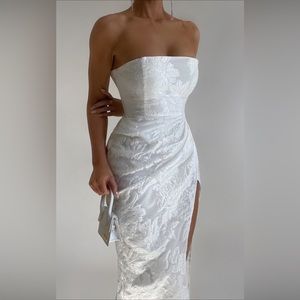 Showpo BRAILEY MIDI STRAPLESS DRESS WHITE JACQUARD Sz 10 wedding bridal
